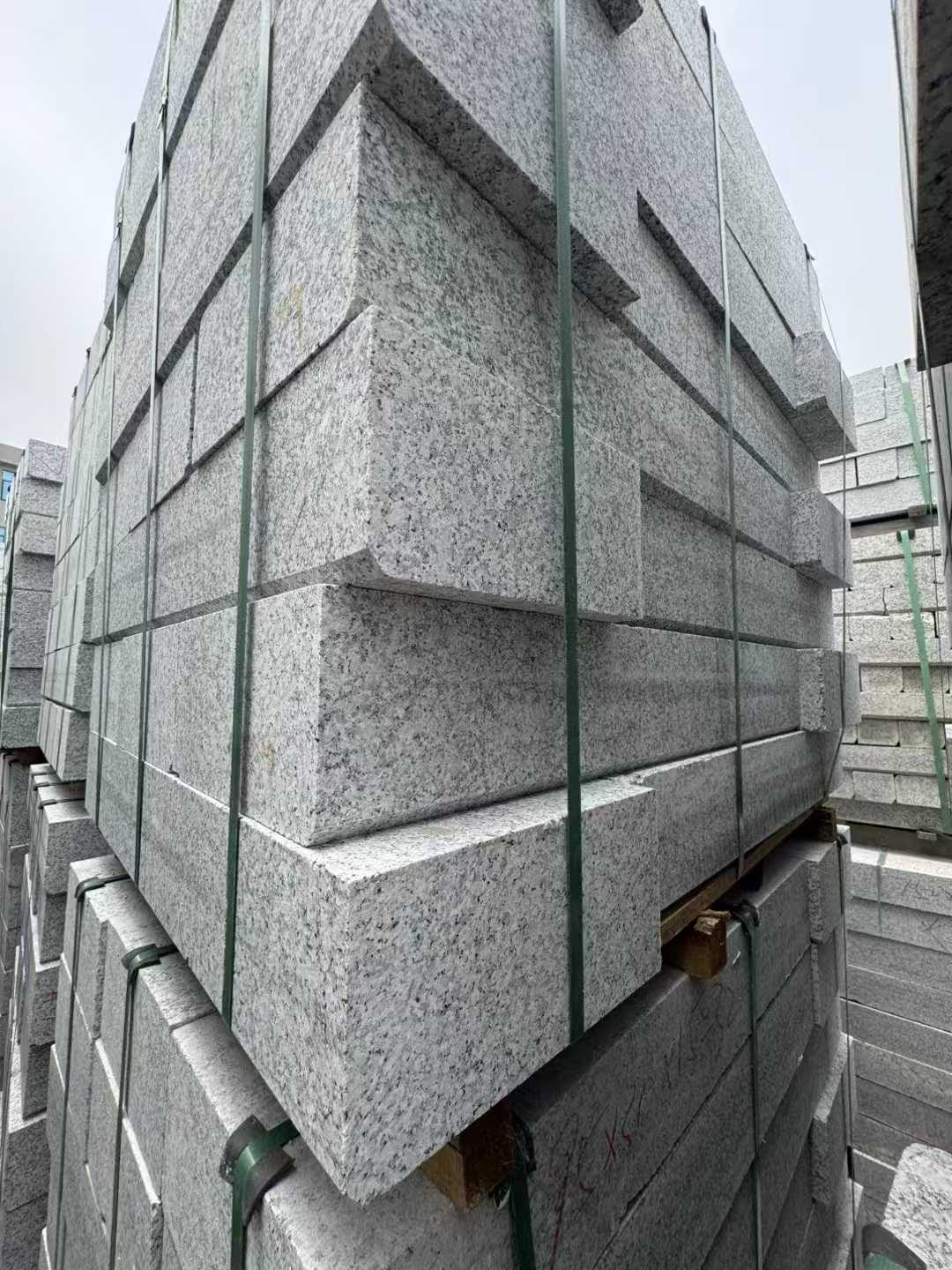 阳泉芝麻白路牙石 马路牙子
