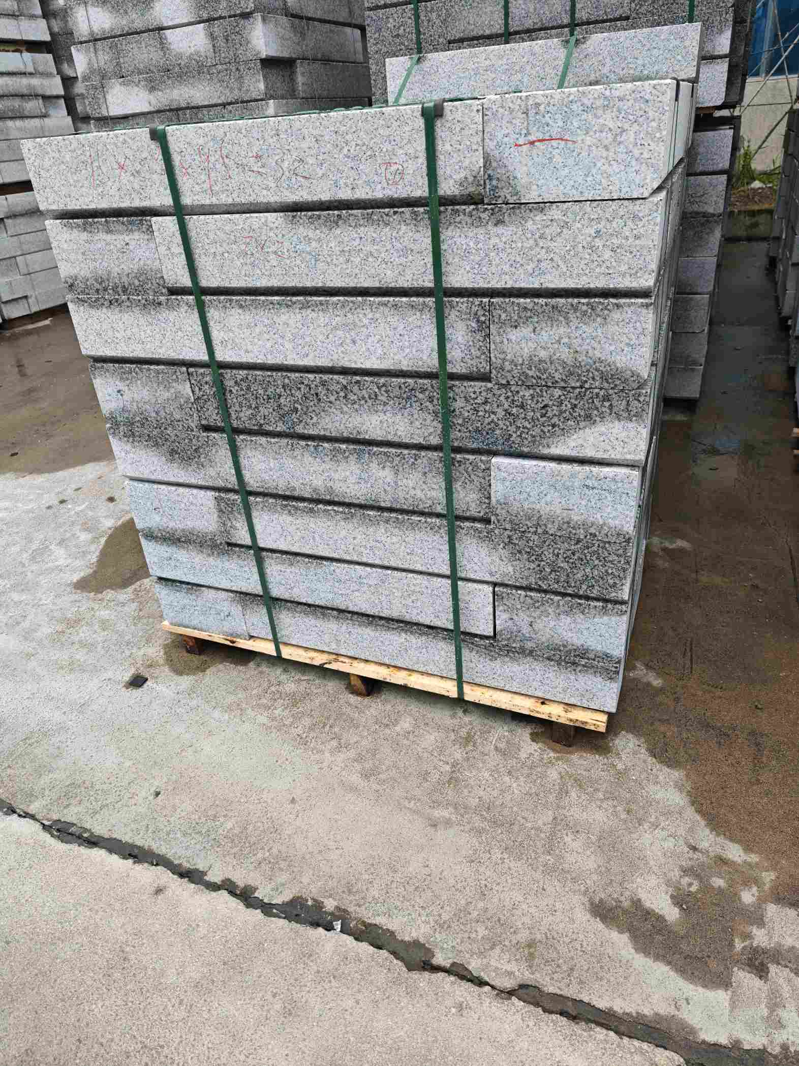 阳泉芙蓉白路牙石，马路牙子