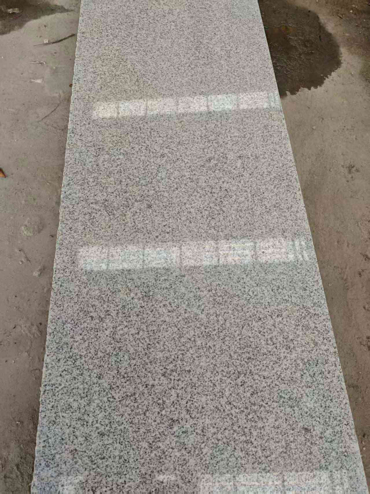 阳泉芝麻白光面毛板